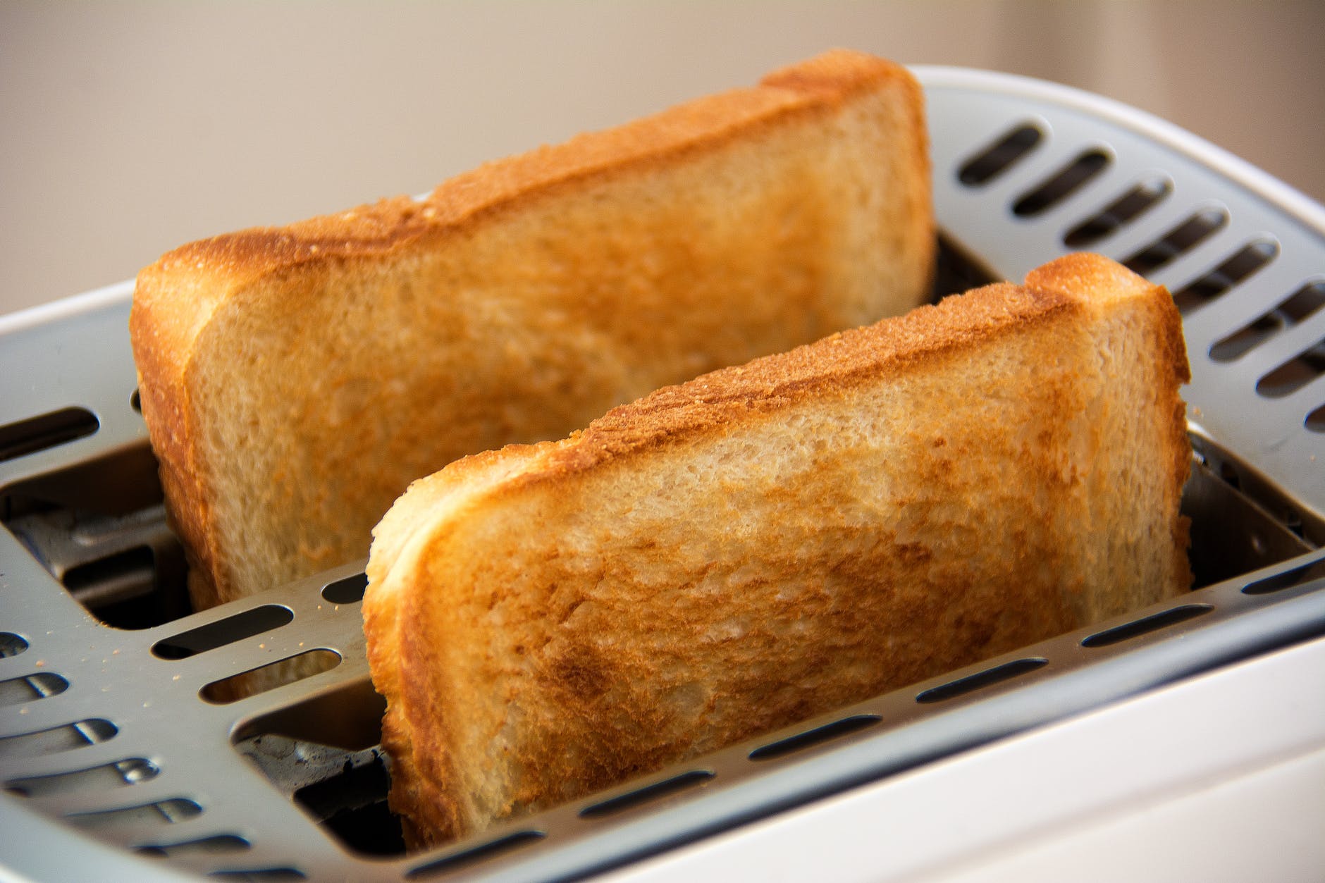 why-is-everyone-burning-up-about-burnt-toast-vaya-news